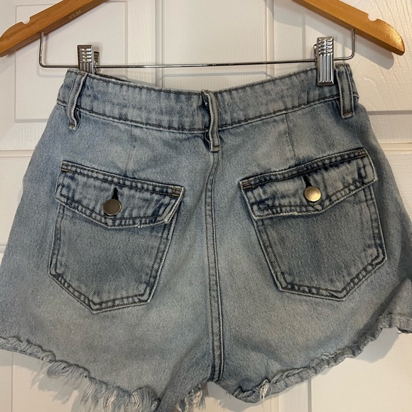 ALTAR’D STATE Light Denim Wash Blue Women's Shorts - Picture 2 of 4